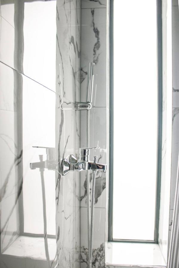 Live The Luxe Apartment Kallithea  ภายนอก รูปภาพ
